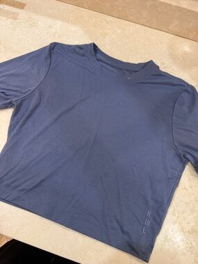 The Nike Tee Women's Slim Fit Slate Blue Short-Sleeve Athletic Tee size small
